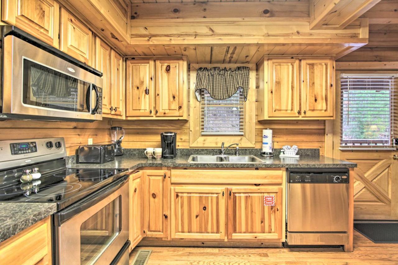 Cabin With Hot Tub About 2 Mi To Island In Pigeon Forge! 外观 照片