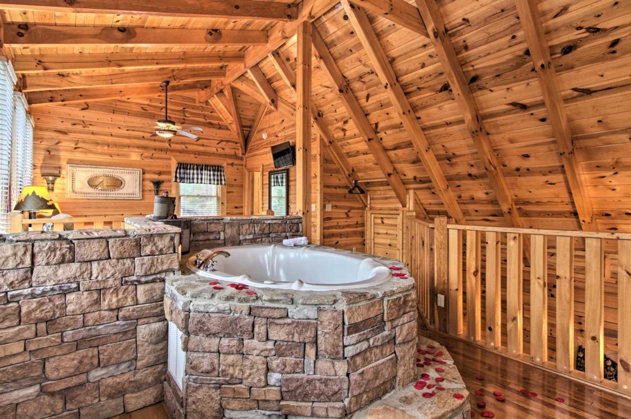 Cabin With Hot Tub About 2 Mi To Island In Pigeon Forge! 外观 照片